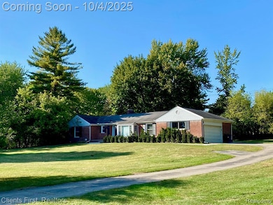 6040 Old Orchard Dr, Bloomfield Hills, MI 48301 - photo 2