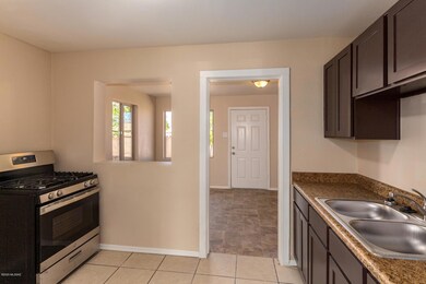 2431 E 24th St, Tucson, AZ 85713 - photo 4