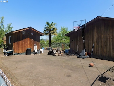 231 NE Darrell Ave, Winston, OR 97496 - photo 5