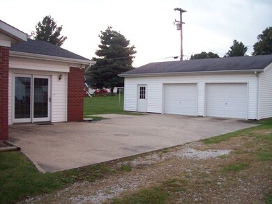 40 7th St SE, Linton, IN 47441 - photo 2