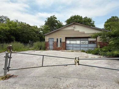 6921 Old Rutledge Garage