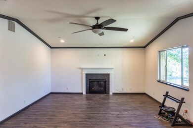 905 W Vulcan Ave (9 of 82)