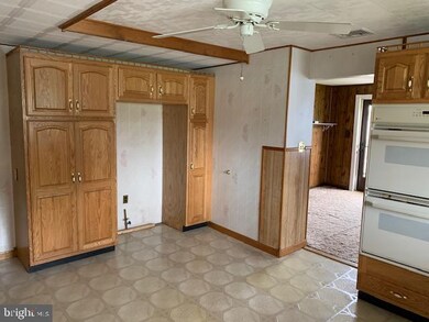 4356 Naylor Ln, Whitehall, PA 18052 - photo 4