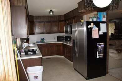 905 S Jefferson St, Hugoton, KS 67951 - photo 6