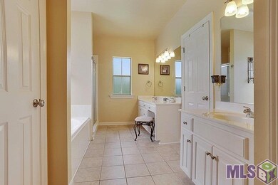 1511 Pecan Crossing Ave, Zachary, LA 70791 - photo 6