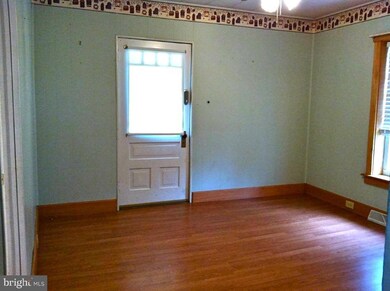 954 W Main St, New Holland, PA 17557 - photo 3