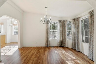 Dining Area (1)