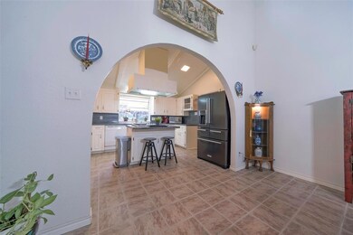 405 W Louella Dr, Hurst, TX 76054 - photo 2