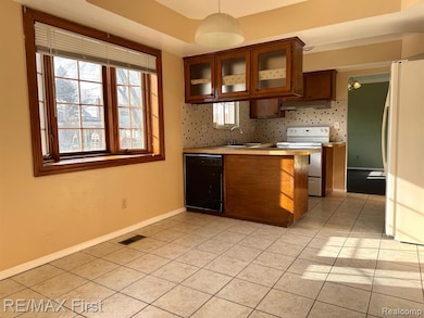 4826 Bates Dr, Warren, MI 48092 - photo 7