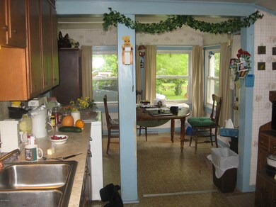 Eat-in Kitchen
