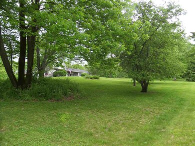 252 Donahue Rd, Graniteville, VT 05654 - photo 4