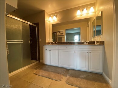 Master Bedroom Bathroom