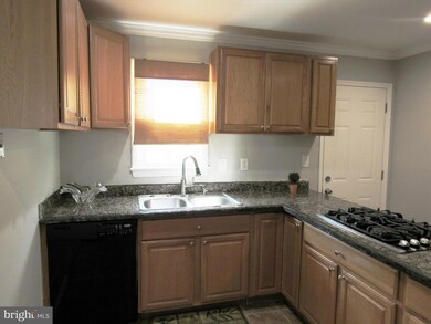 5607 Rollins Ln, Capitol Heights, MD 20743 - photo 5