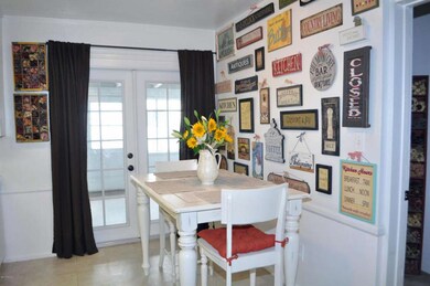 Eat In Kitchen