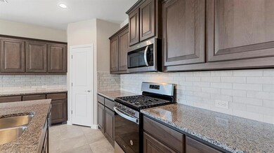 304 Smart Strike Ct, Granbury, TX 76049 - photo 3