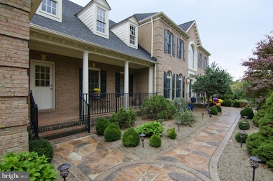 11580 Cedar Chase Rd, Herndon, VA 20170 - photo 4