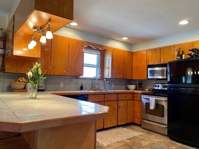 16 Oakwood St, Hudson, NH 03051 - photo 5