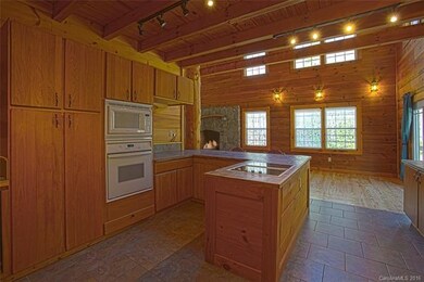Eat-in Kitchen/ Tons of Storage