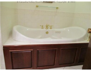 Master Bath/Spa.