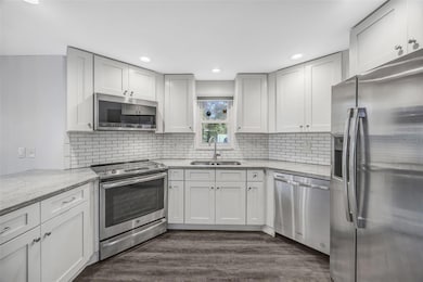 8306 W Forest Cir, Tampa, FL 33615 - photo 4