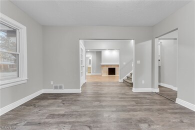 3353 Berkeley Rd, Cleveland, OH 44118 - photo 4