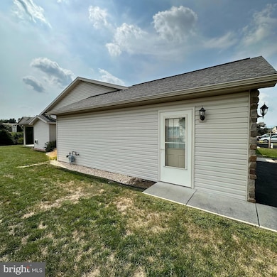 242 Matthew Dr, Chambersburg, PA 17201 - photo 3