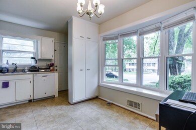 1302 Cottage St SW, Vienna, VA 22180 - photo 5