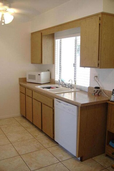 13816 N Garden Court Dr, Sun City, AZ 85351 - photo 4