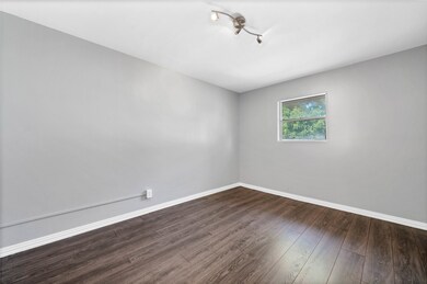 6602 Trumbull St, Houston, TX 77022 - photo 5