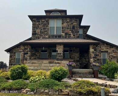 FRONT EXTERIOR CLOSEUP
