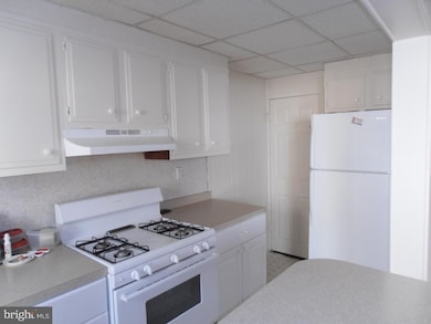 7111 Clover Ln, Upper Darby, PA 19082 - photo 6