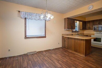 Eat-In Kitchen