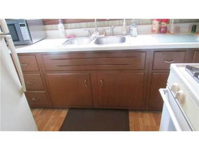 Kitchen. Good counter & Cabinet space