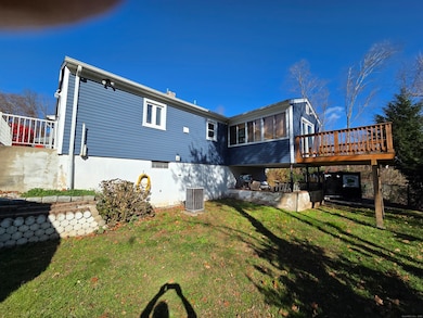 8 Circle Dr, East Haven, CT 06513 - photo 2