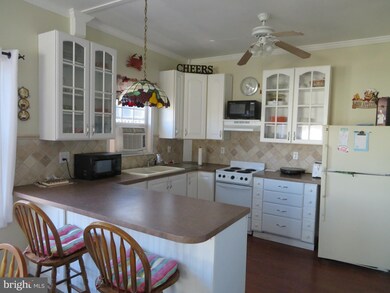 14-26 Reindeer St, Falling Waters, WV 25419 - photo 4