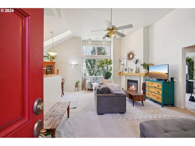 Living Room/Entrance