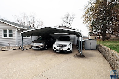 4112 47th St, Sioux City, IA 51108 - photo 2