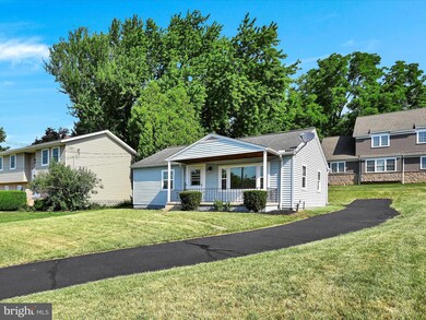 181 W Charlotte St, Millersville, PA 17551 - photo 2