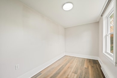 628-HutchinsonSt-BR-7