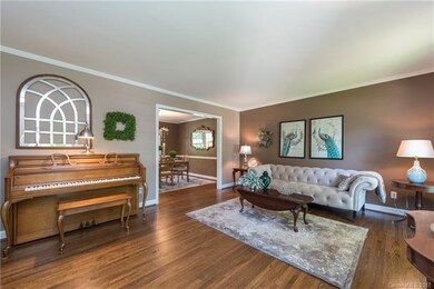 Traditional floor plan with formals.