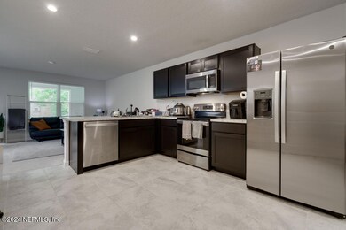 5927 Creekside Crossing Dr, Jacksonville, FL 32210 - photo 5