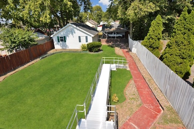 611 W Locust St unit 2, Bloomington, IL 61701 - photo 4