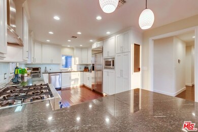 gourmet kitchen