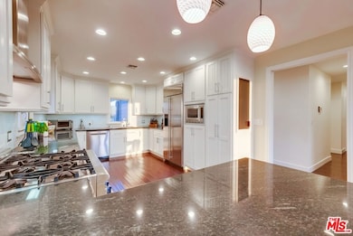 gourmet kitchen