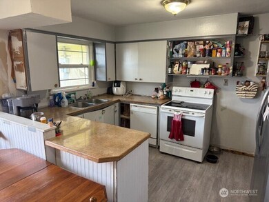 720 W Chestnut St, Centralia, WA 98531 - photo 4