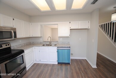 5662 Bennington Dr, Jacksonville, FL 32244 - photo 6