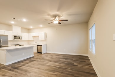 345 N Centro Cir, Shenandoah, TX 77385 - photo 5