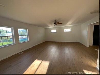 611 W Delaware St, Tahlequah, OK 74464 - photo 7