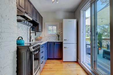 27 Brewster St unit 2, Provincetown, MA 02657 - photo 6