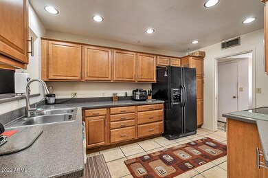 9924 W Crosby Cir S, Sun City, AZ 85351 - photo 7